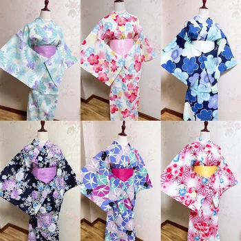 Японското Кимоно Юката За жени в традиционен официално Стил От чиста памучна кърпа с цветя Модел, Снимка за пътуване